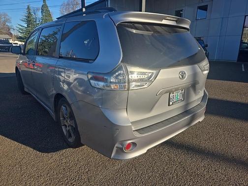 2011 Toyota Sienna SE