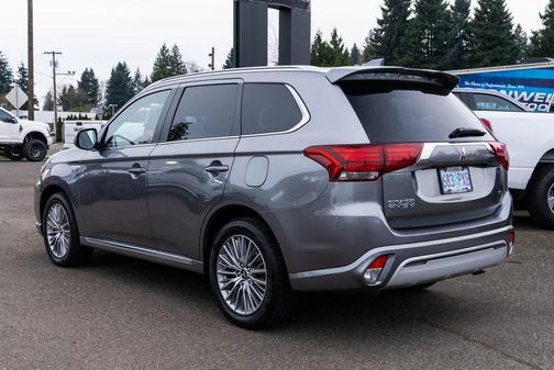 2022 Mitsubishi Outlander PHEV LE