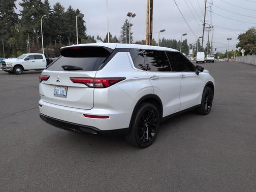 2022 Mitsubishi Outlander SE Launch Edition 2WD