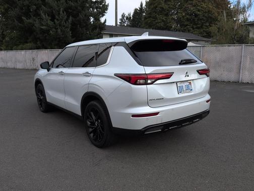 2022 Mitsubishi Outlander SE Launch Edition 2WD