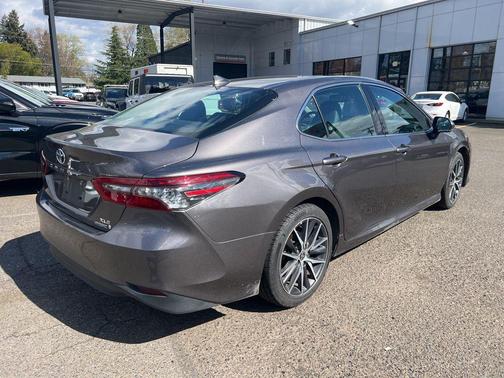 2023 Toyota Camry Hybrid XLE