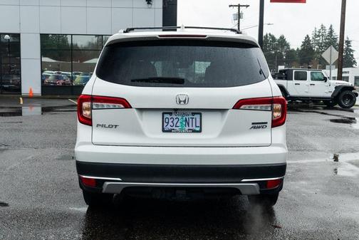 2022 Honda Pilot Touring 8-Passenger