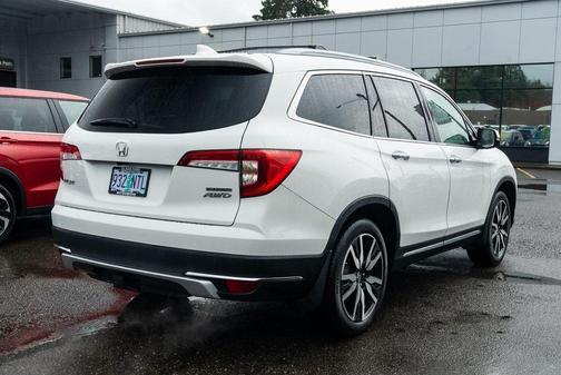 2022 Honda Pilot Touring 8-Passenger