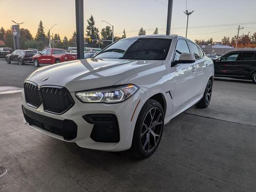 2022 BMW X6 M50i