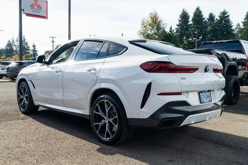 2022 BMW X6 M50i
