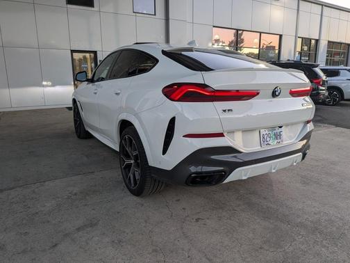 2022 BMW X6 M50i