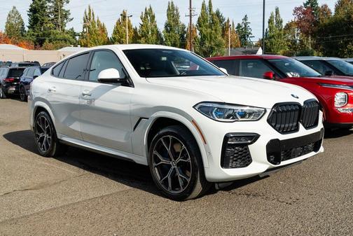 2022 BMW X6 M50i