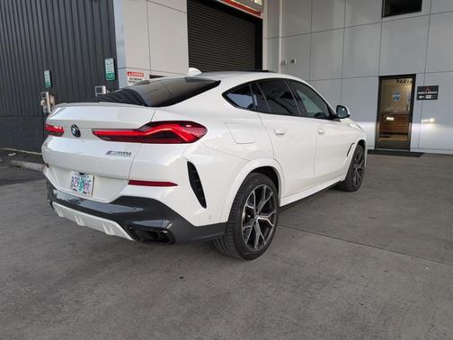 2022 BMW X6 M50i