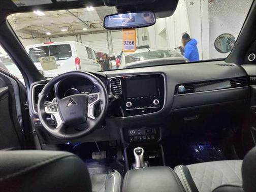 2022 Mitsubishi Outlander PHEV LE