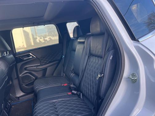 2025 Mitsubishi Outlander PHEV SEL