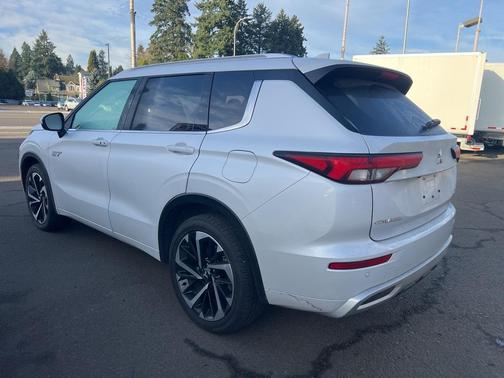 2025 Mitsubishi Outlander PHEV SEL