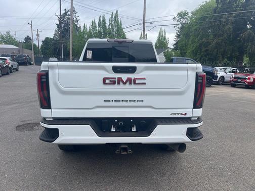 Summit White 2024 GMC Sierra 2500 AT4