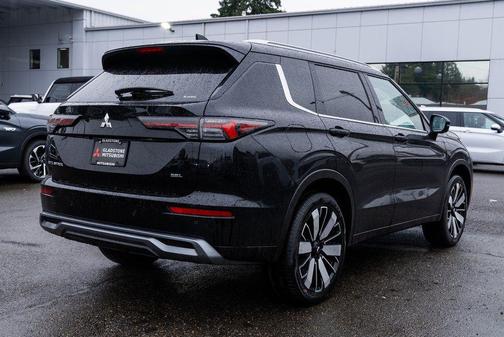 Labrador Black Pearl 2026 Mitsubishi Outlander SEL 1.5T S-AWC