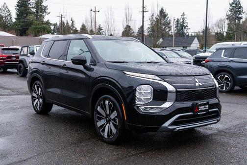 Labrador Black Pearl 2026 Mitsubishi Outlander SEL 1.5T S-AWC