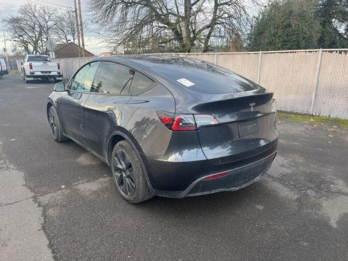 2025 Tesla Model Y Long Range Single Motor Rear-Wheel Drive