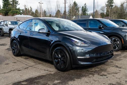 2025 Tesla Model Y Long Range Single Motor Rear-Wheel Drive