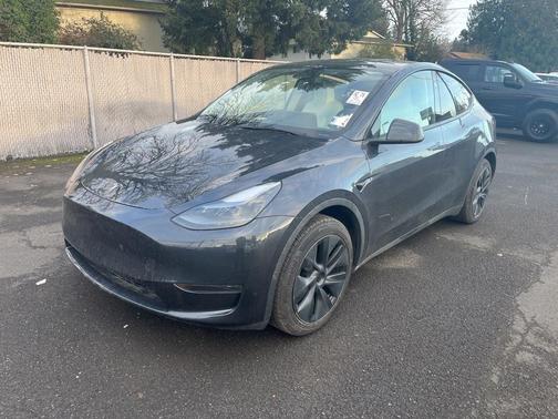 2025 Tesla Model Y Long Range Single Motor Rear-Wheel Drive