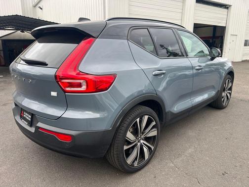 Thunder Grey Metallic 2021 Volvo XC40 Recharge Pure Electric P8