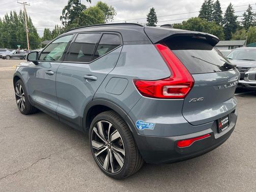 Thunder Grey Metallic 2021 Volvo XC40 Recharge Pure Electric P8