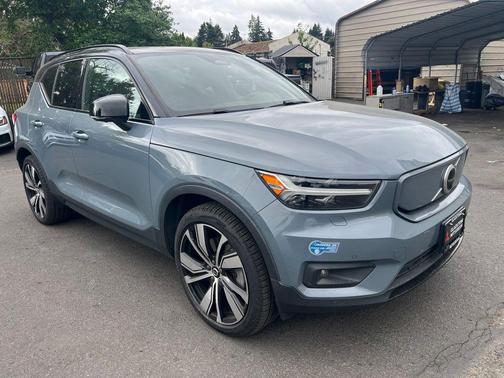 Thunder Grey Metallic 2021 Volvo XC40 Recharge Pure Electric P8