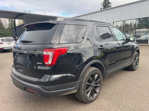 Magnetic Metallic 2019 Ford Explorer XLT