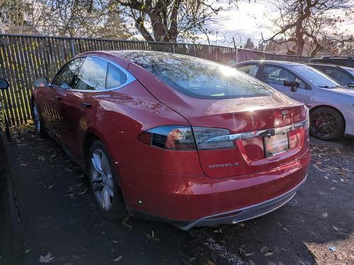 2015 Tesla Model S 85