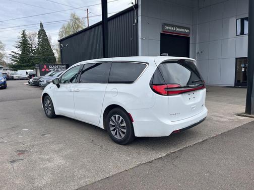 2024 Chrysler Pacifica Hybrid Select