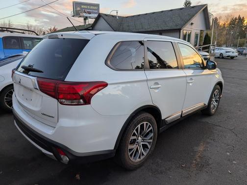 2016 Mitsubishi Outlander ES