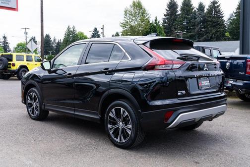 Labrador Black Pearl 2022 Mitsubishi Eclipse Cross SE