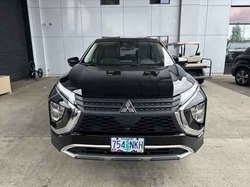 Labrador Black Pearl 2022 Mitsubishi Eclipse Cross SE