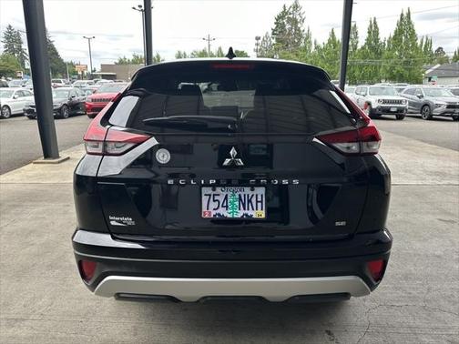 Labrador Black Pearl 2022 Mitsubishi Eclipse Cross SE