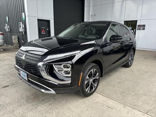 Labrador Black Pearl 2022 Mitsubishi Eclipse Cross SE