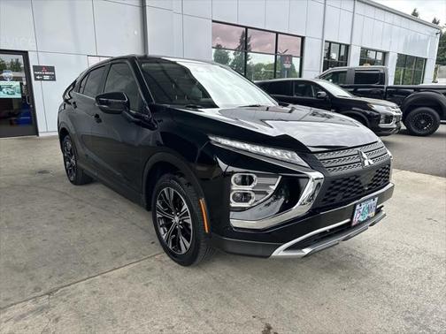 Labrador Black Pearl 2022 Mitsubishi Eclipse Cross SE