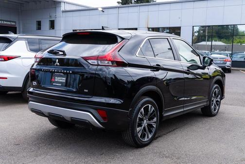 Labrador Black Pearl 2022 Mitsubishi Eclipse Cross SE