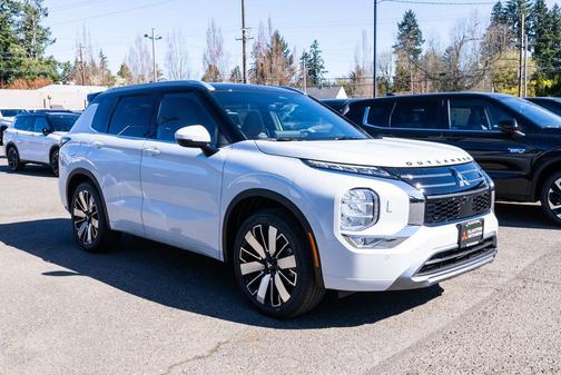 White Diamond With Black Roof 2026 Mitsubishi Outlander SEL 1.5T S-AWC