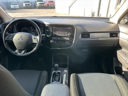 2016 Mitsubishi Outlander SE