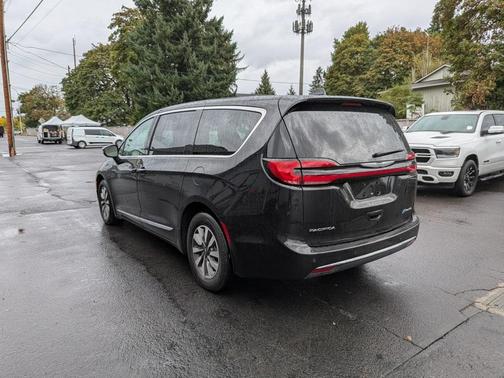 2023 Chrysler Pacifica Hybrid Limited