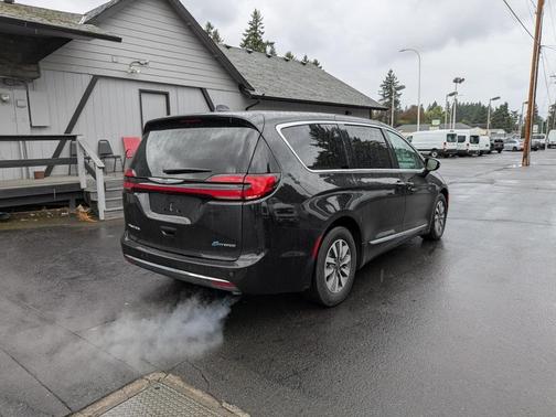 2023 Chrysler Pacifica Hybrid Limited