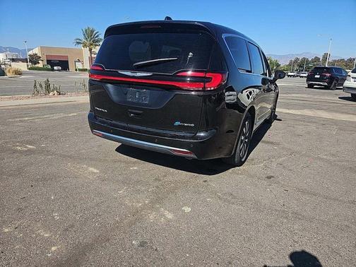 2023 Chrysler Pacifica Hybrid Limited