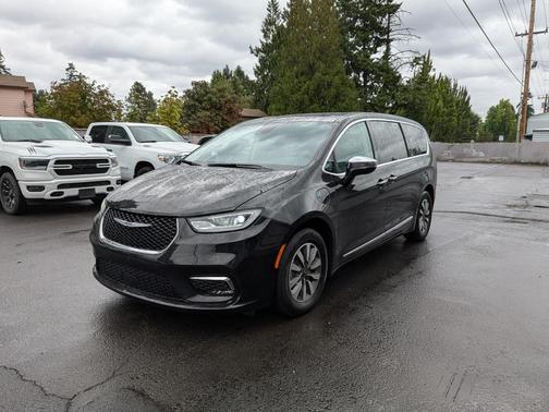 2023 Chrysler Pacifica Hybrid Limited