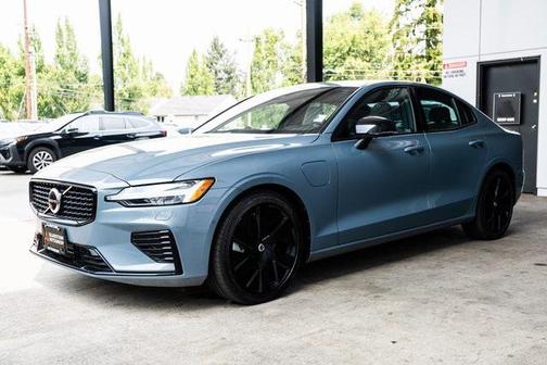 2024 Volvo S60 Recharge Plug-In Hybrid T8 Ultimate Dark Theme