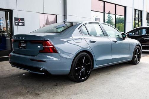 2024 Volvo S60 Recharge Plug-In Hybrid T8 Ultimate Dark Theme