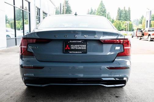 2024 Volvo S60 Recharge Plug-In Hybrid T8 Ultimate Dark Theme