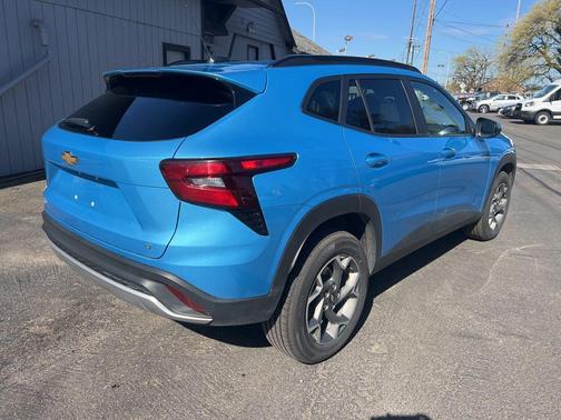Marina Blue Metallic 2025 Chevrolet Trax LT