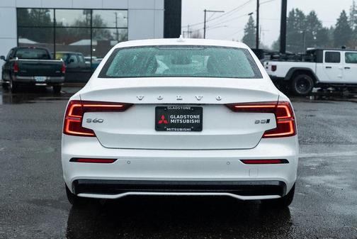 2024 Volvo S60 B5 Core Dark Theme