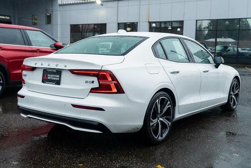 2024 Volvo S60 B5 Core Dark Theme