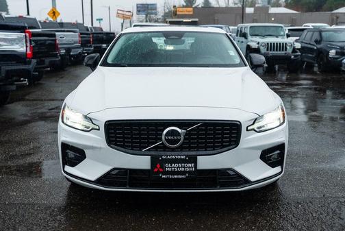 2024 Volvo S60 B5 Core Dark Theme