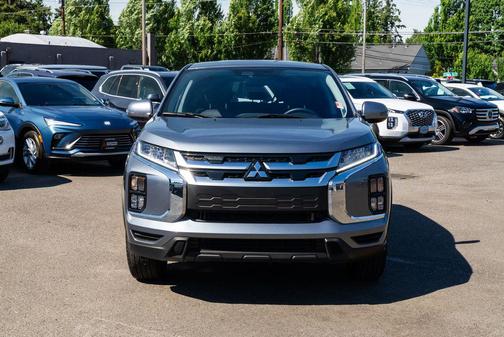 Mercury Gray Metallic 2026 Mitsubishi Outlander Sport SE