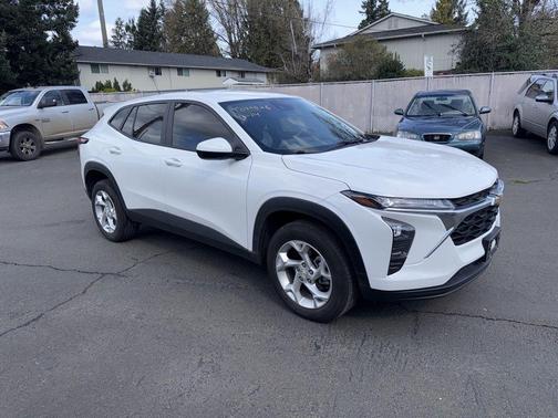 2025 Chevrolet Trax LS