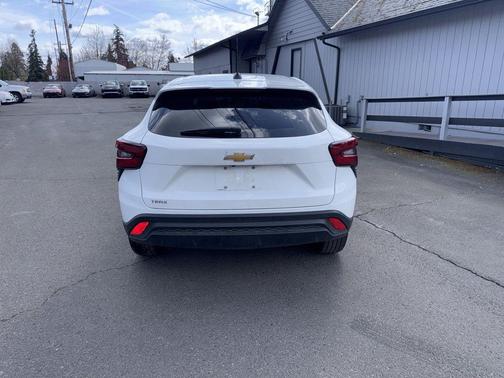 2025 Chevrolet Trax LS